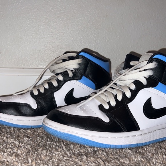 Air Jordan 1 Mid University Blue - Picture 5 of 7